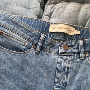 Soft Surroundings pull on Relaxed Denim Jeans labeled M medium see measurements